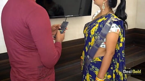 Indian Bhabhi Tempts TV Mechanic For Fuck-A-Thon With Clear Hindi Audio